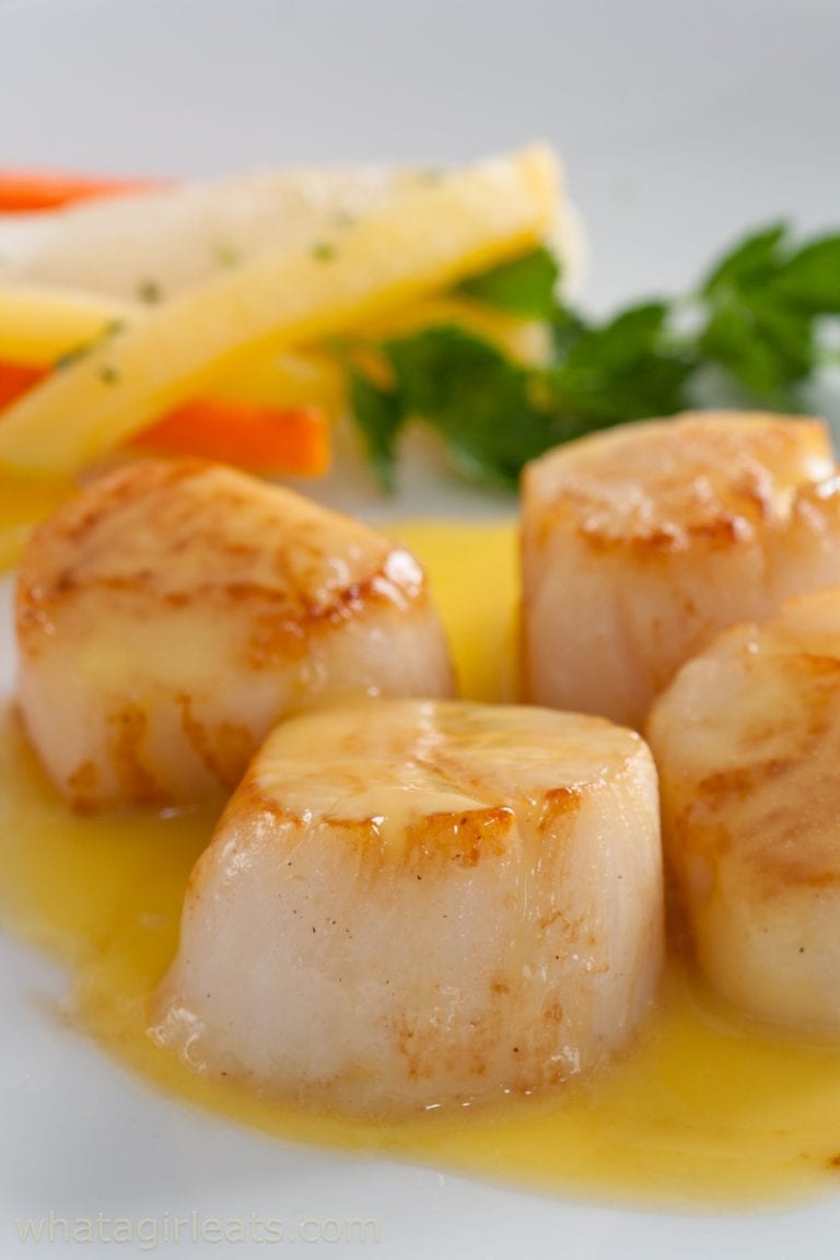 Pan Seared Scallops With Saffron Beurre Blanc