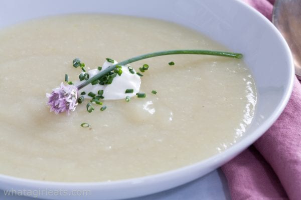 finished leek soup with chives