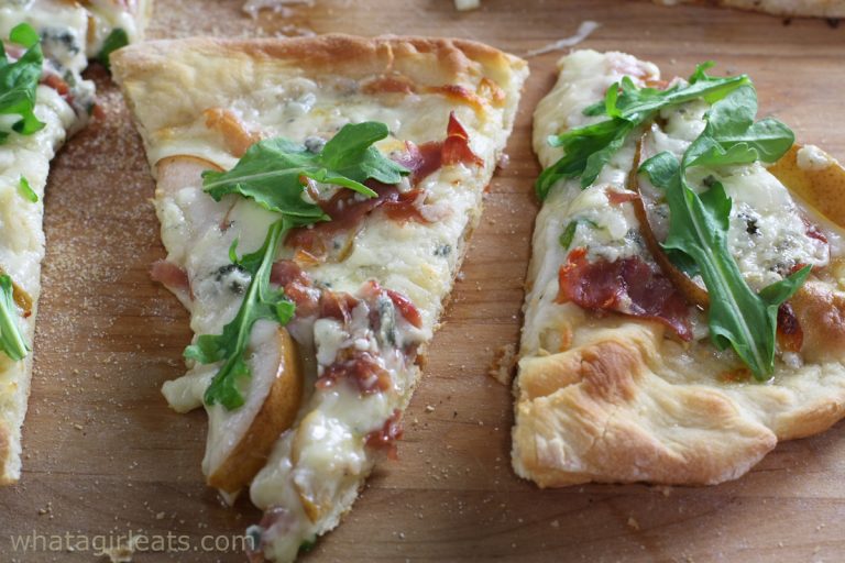 Gorgonzola Pizza With Pear And Prosciutto