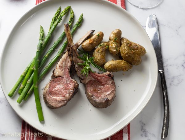 Plated lamb with asparagus.
