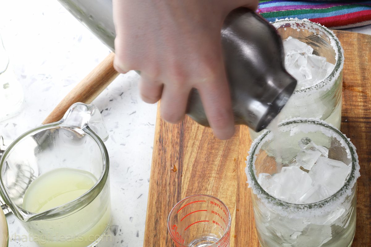 How To Make A Classic 3-2-1 Margarita - What A Girl Eats