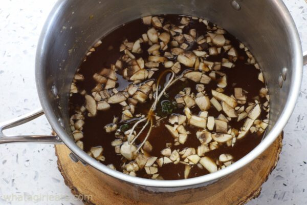 brown sauce in pan.