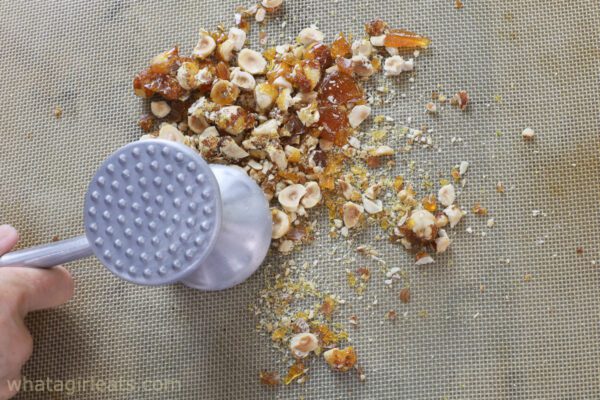 candied crushed hazelnuts.
