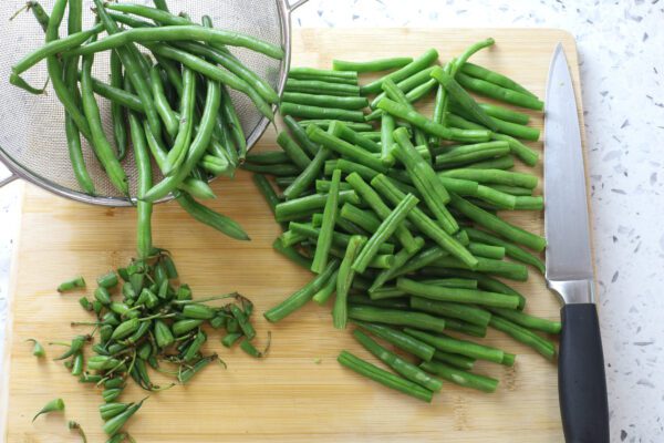trimming green beans trimming green beans.
